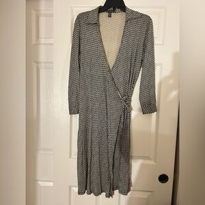 Banana Republic Black and White Wrap Dress - Classic Tie-Waist Style